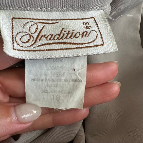 VNTG Tradition Butterfly Embroidered Short Sleeve, Silk Like Button Up- 2XL - Picture 3 of 10